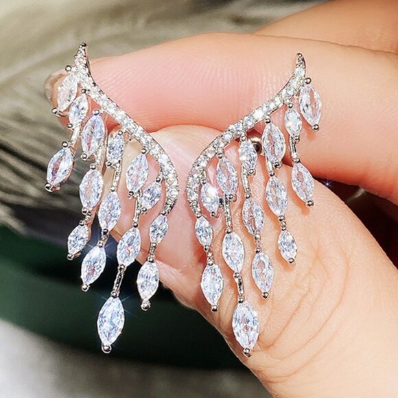💥 Trendy Elegant Earring for Women CZ Jewelry Wing Shaped Crystal, HA4522 - Picture 1 of 6